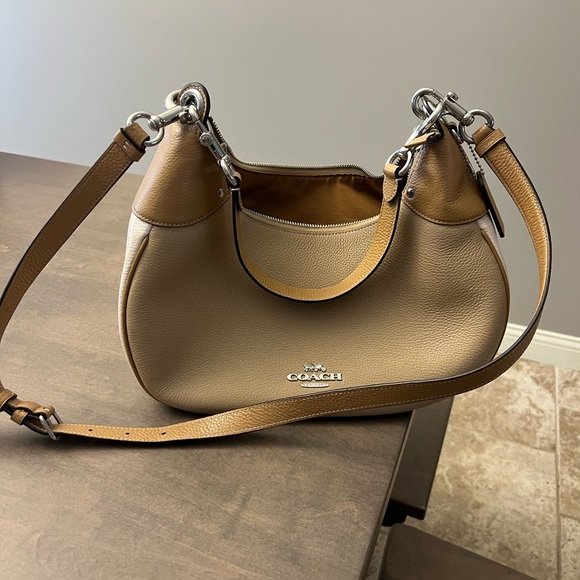 Coach purse - Picture 4 of 4